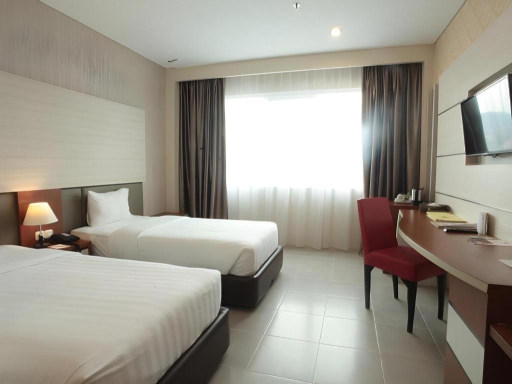 Asoka Luxury Hotel Bandar Lampung Exterior foto
