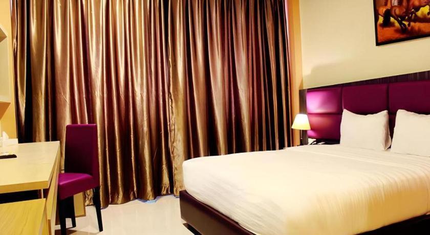 Asoka Luxury Hotel Bandar Lampung Exterior foto