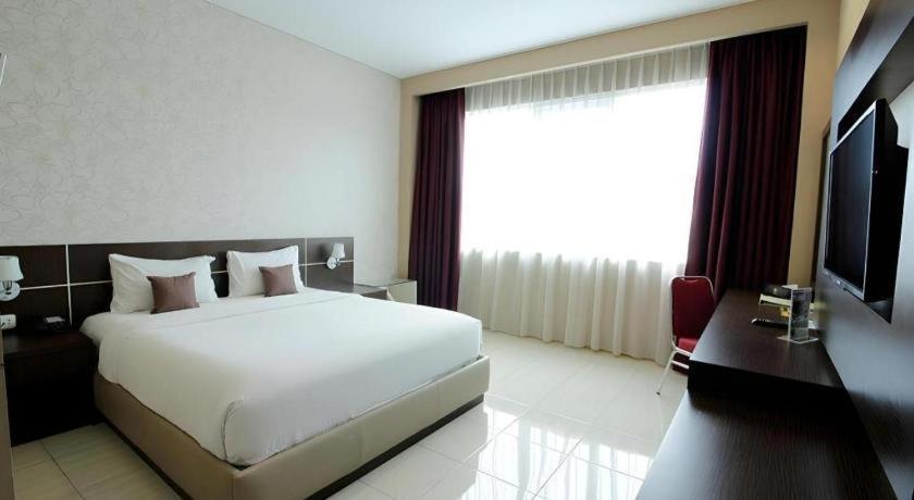 Asoka Luxury Hotel Bandar Lampung Exterior foto