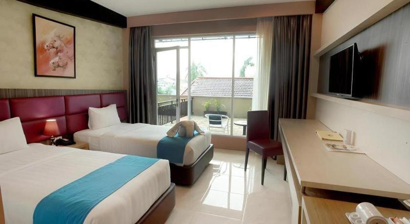 Asoka Luxury Hotel Bandar Lampung Exterior foto