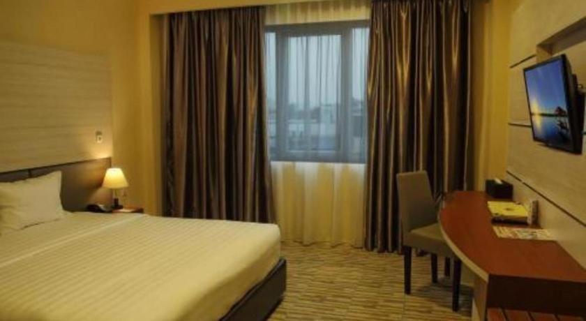 Asoka Luxury Hotel Bandar Lampung Exterior foto