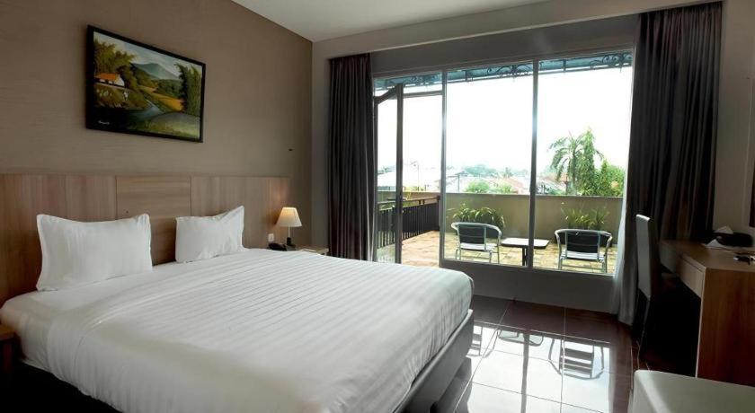 Asoka Luxury Hotel Bandar Lampung Exterior foto