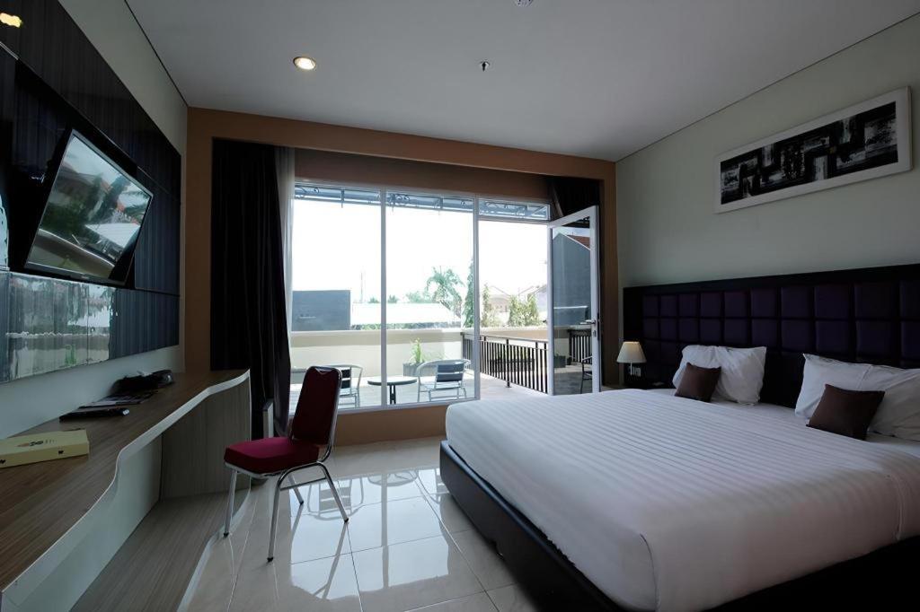 Asoka Luxury Hotel Bandar Lampung Exterior foto